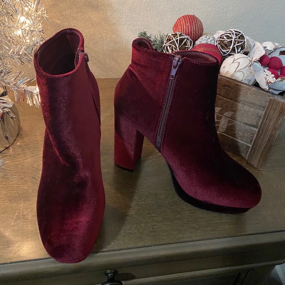 Steve Madden- Perfect Holiday Boot Heel
